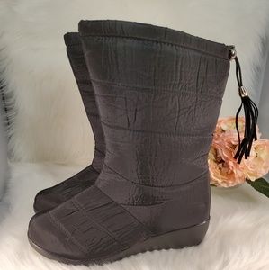 BLACK LIGHTWEIGHT WATERPROOF BOOTS SZ 40